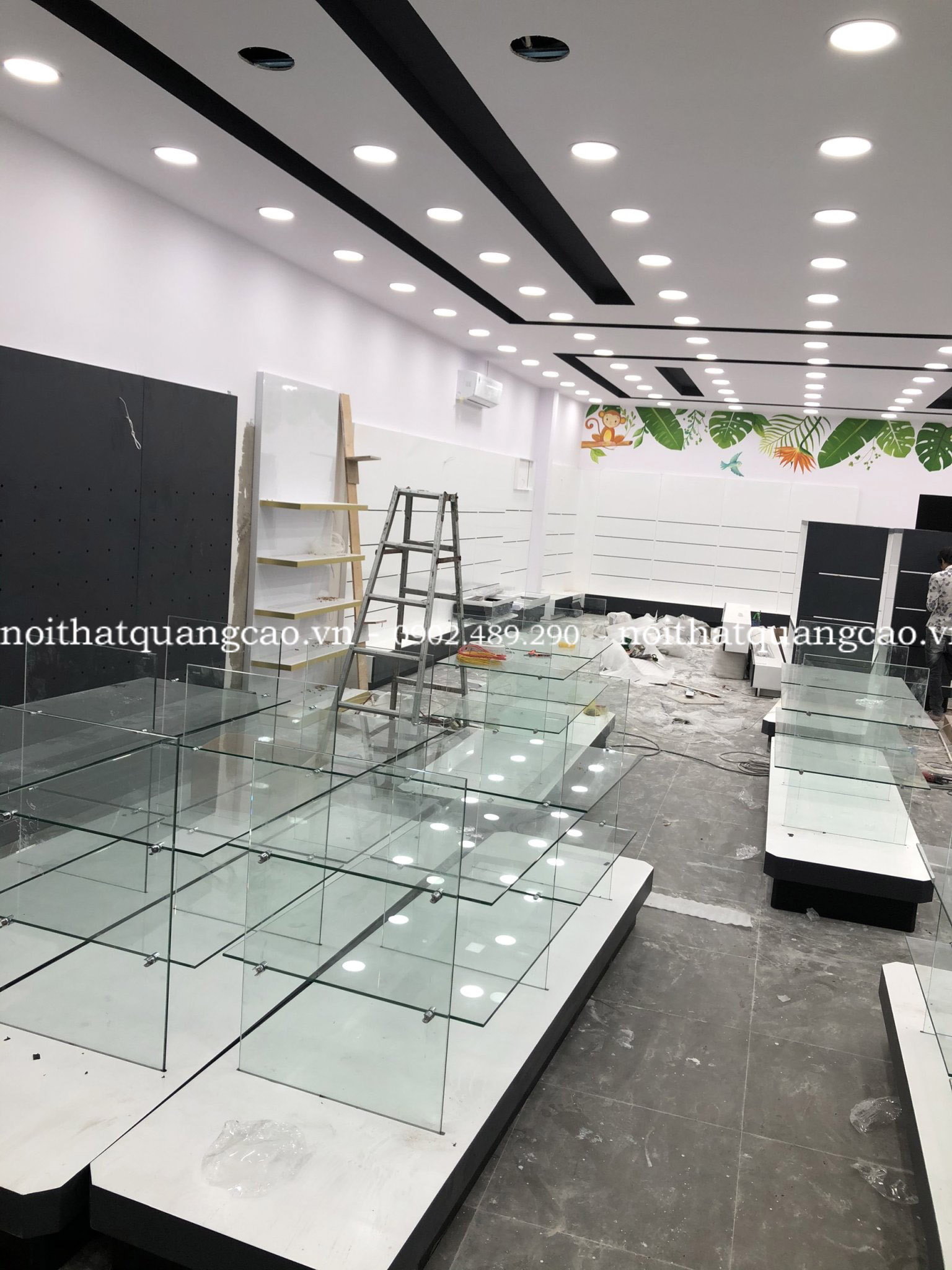 Kệ trưng bày shop