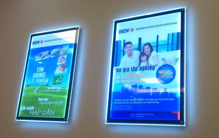 Hộp đèn lightbox sáng viền quảng cáo Ngân hàng