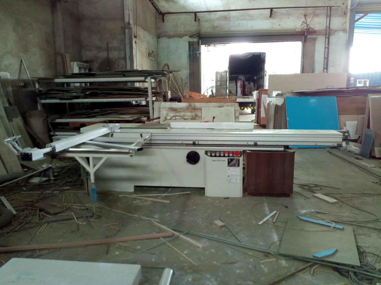 Máy cưa bàn trượt