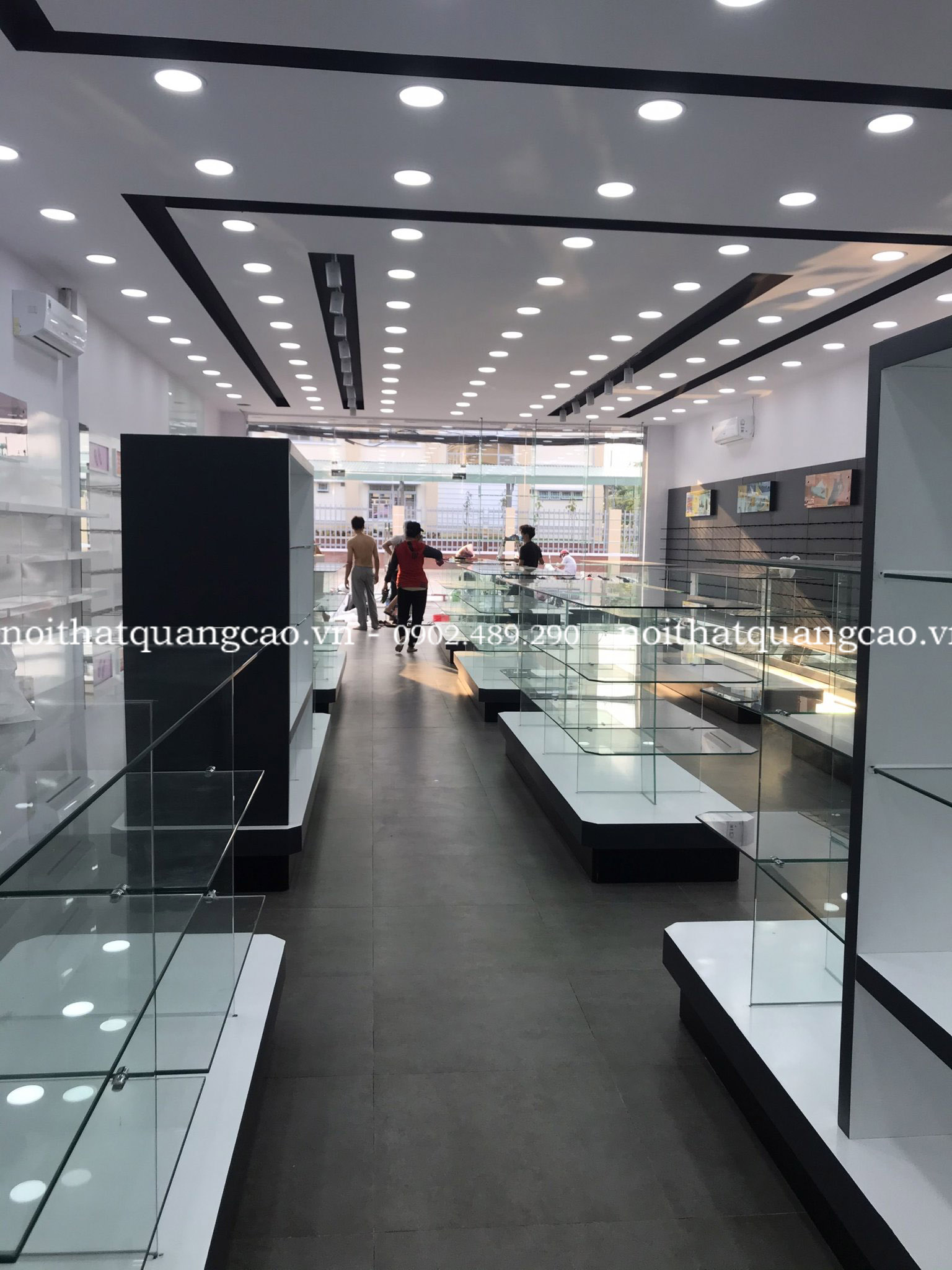 Kệ trưng bày shop