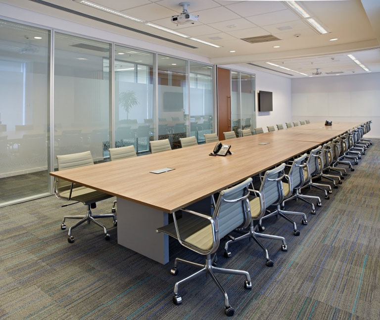 Nội thất bàn họp lớn văn phòng Deloitte